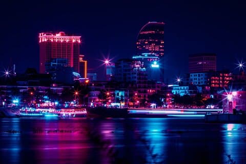 Navegue e jante ao longo do horizonte de Phnom Penh