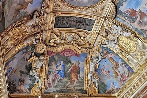 Excursão privada ao Museu do Louvre por Alberto Local Guide e sua equipe em Paris