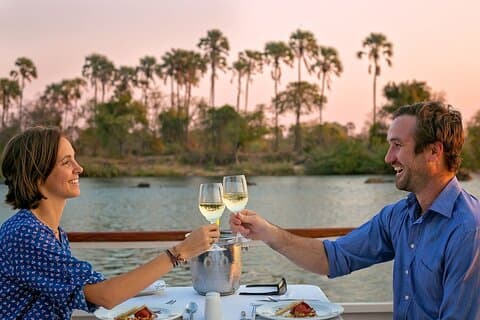 Middagskrydstogt på Zambezi-floden med hotelafhentning