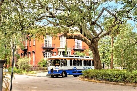 Explore Savannah Sightseeing Trolley Tour con servicio de transporte ilimitado adicional