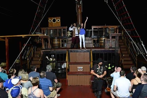 Espectáculo pirata a bordo - Cena y espectáculo