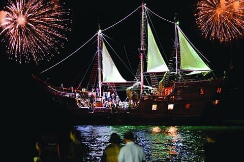 Cena con i pirati! Spettacolo notturno e cena