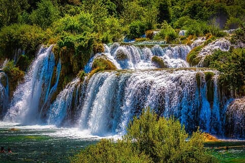 De Split : Krka Waterfalls et Skradin avec promenade en bateau panoramique