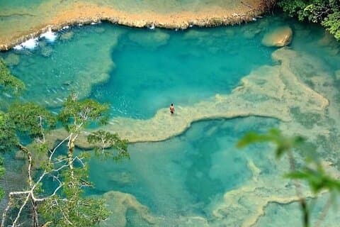 ラス ベラパセスへの 3 日間ツアー : Semuc Champey + Hun Nal Ye + Coban + Orchids を訪問