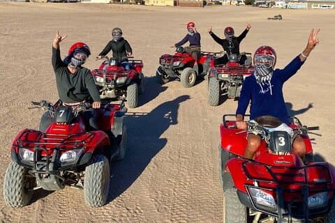 Desert Quad Bike Safari til Bedouin Village med kameltur og middag fra Hurghada