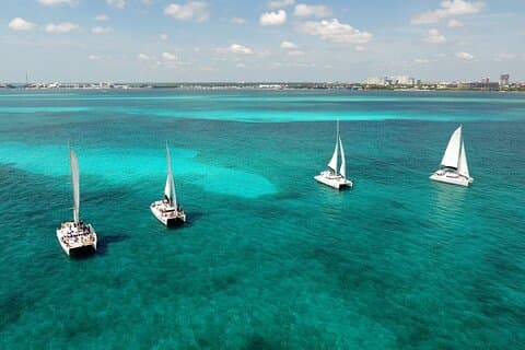 Excursión en barco en catamarán turístico y de esnórquel privado Deluxe 36 pasajeros