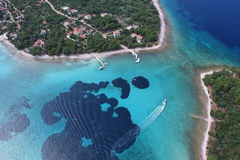Excursión privada de medio día en lancha rápida a la laguna azul y Trogir desde Split