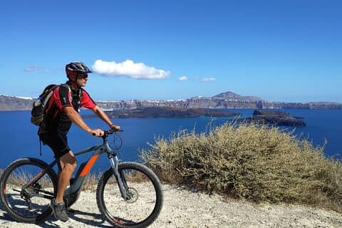 Thirassia 5 - Stunde eBike Tour mit Mittagessen ab Santorin