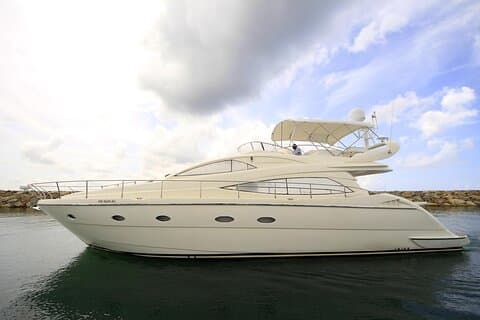 昼食付きサオナ島での終日プライベート ヨット クルーズ
