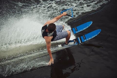 1 demi-journée de cours de ski nautique, wakeboard ou wakesurf - 5 personnes max
