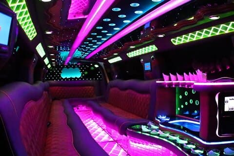 Privater Ankunftstransfer: Vom Flughafen LAS mit SUV oder Luxuslimousine