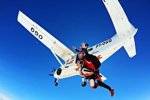 Dubbele parachutesprongervaring in Boituva - met privévervoer (skydiving)