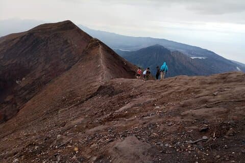 Excursiones privadas de trekking al amanecer del monte Agung