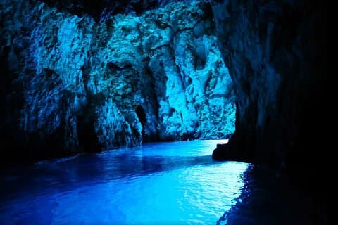 Blue Cave et l'île de Hvar - cinq îles au départ de Split