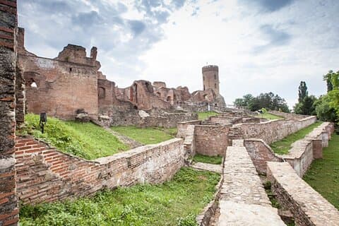 Vlad el Empalador Corte real de Târgoviște, el castillo de Peleș y la tumba de Drácula