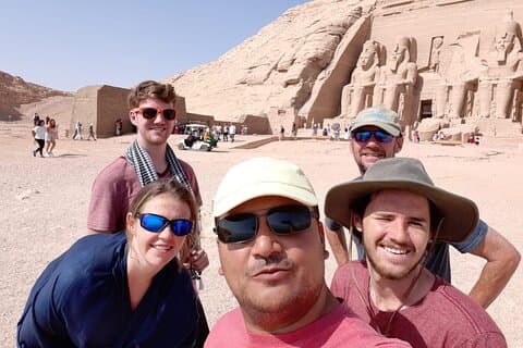 Aswan: excursão privada de dia inteiro aos templos lendários de Abu Simbel