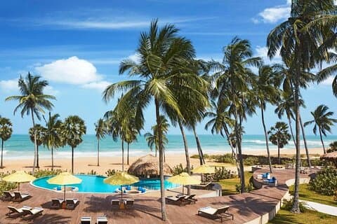 Privétaxi van de luchthaven van Sri Lanka (BIA-CMB) naar Arugambay Hotels