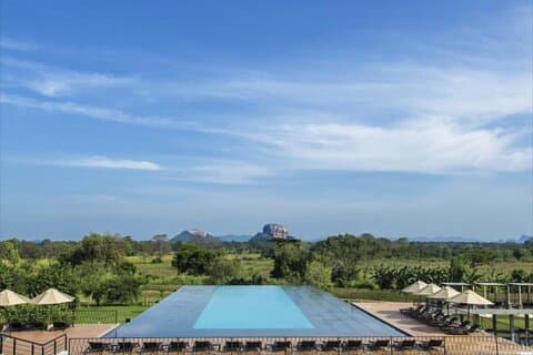 Taxi privato dall'aeroporto Sri Lanka (BIA-CMB) a Sigiriya Hotels