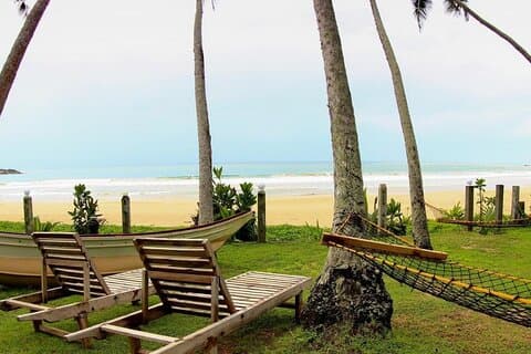 Táxi privado do Aeroporto de Sri Lanka (BIA-CMB) para Dikwella Hotels