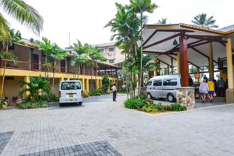 Táxi privado do Aeroporto de Sri Lanka (BIA-CMB) para Ahangama Hotels