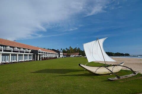 Taxi privé de l'aéroport du Sri Lanka (CMB-BIA) à l'EKHO Surf Hotel Bentota