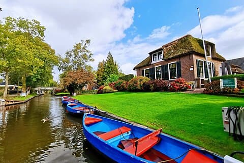 Excursión de un día a Giethoorn, Afsluitdijk y Zaanse Schans, incluida recogida en el hotel