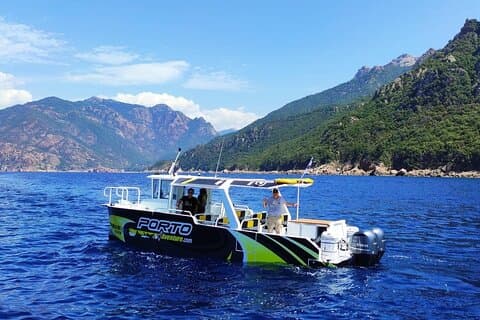 Crucero Calanches de Piana y Scandola Reserve con parada para nadar