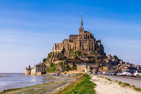 Da Parigi a Mont-Saint-Michel: trasferimento di andata e ritorno per l'intera giornata
