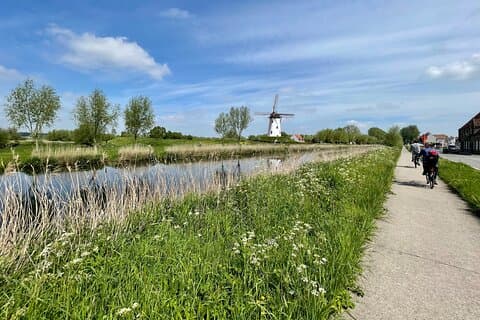 Private Bruges Rural Cycling Tour to Damme com caminhada guiada