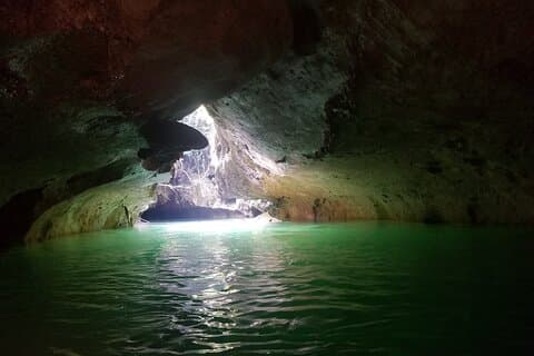 Cave Tubing og Zip Line Combo Tour fra Belize City med Belizean Lunch Special