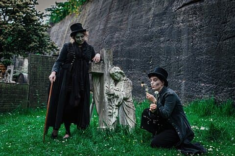 St James' Secret Garden Cemetery Tour in Liverpool