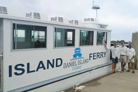 Viaggio di andata e ritorno in traghetto tra Waterfront Park e Daniel Island