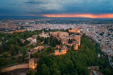 Alhambra com tour privado pelos palácios de Nazaries