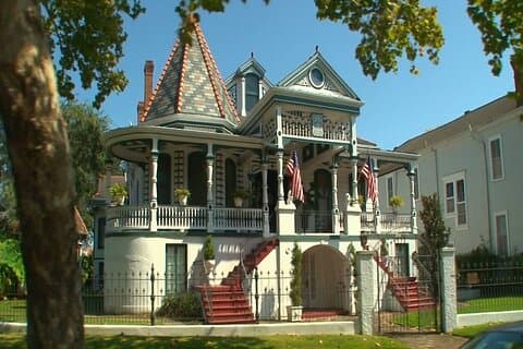 New Orleans City and Cemetery Bus Tour