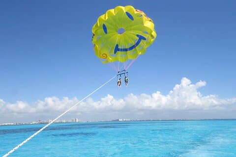 Cancun Seaside Parasailing och Jet Sky Combo