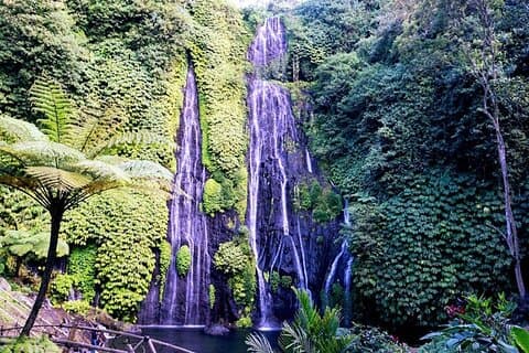 Excursión de día completo a la hermosa cascada de Bayumala y Ulun Danu Beratan