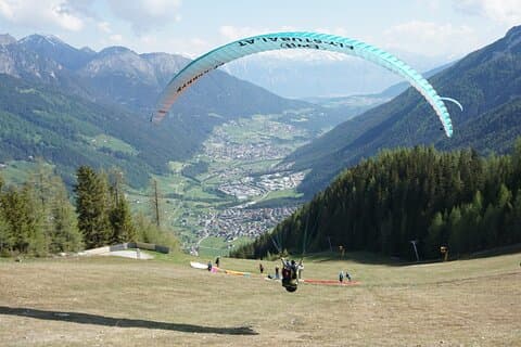 Paragliding om morgenen