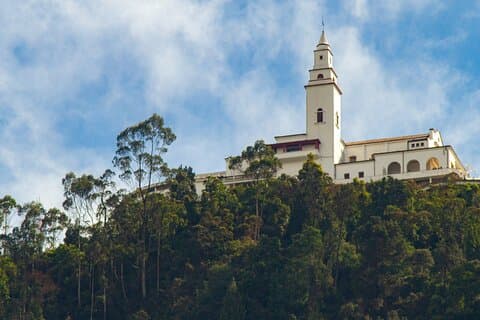 Monserrate privat tur + frokost (6 timer)