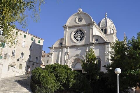 Private Transfer from Dubrovnik to Sibenik with 2h of Sightseeing, local driver