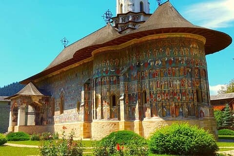 Bucovina Painted Monasteries & Transylvania Tour: 4-Day Private