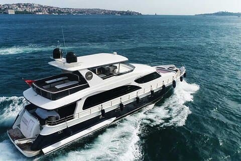 Private Sightseeing-Kreuzfahrt auf dem Bosporus auf einer Luxusyacht