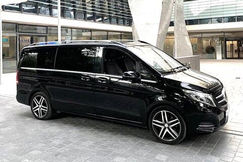 Arrival Private Transfer: Perth Airport PER to Perth City in Luxury Van