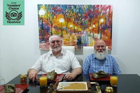 Cena Paisa fatta in casa presso la casa di un locale a Medellín