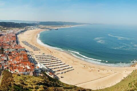 Excursão de dia privada ao Mosteiro de Alcobaça e Nazaré a partir de Porto