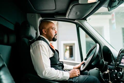 Flughafentransfer mit Chauffeur bei der Ankunft in Seattle
