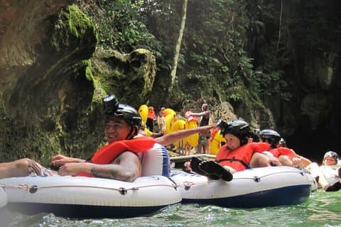 Combo Tour Cave Tubing og Xunantunich Mayan Site - sjov dag i Belize