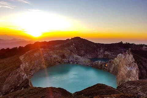 Flores Tours : 2 Days amazing Kelimutu Lake tour
