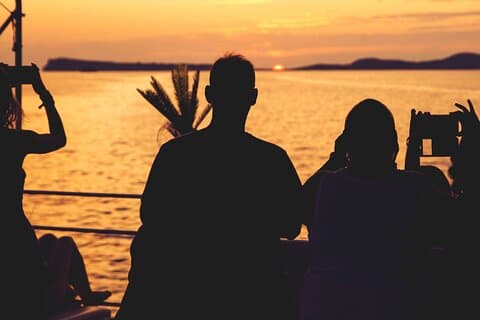 Sunset Beach Hopping Cruise, Cala Comte og Cala Bassa, SUP og snorkling