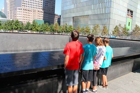 Recorrido familiar privado por la zona cero de la ciudad de Nueva York y entrada al monumento conmemorativo del 11-S