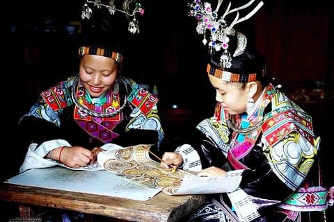 Visite privée de 2 jours: visitez les villages Miao et découvrez l'artisanat traditionnel local